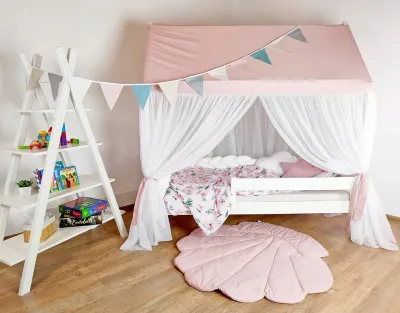 Baldakimas nameliui su tiuliu